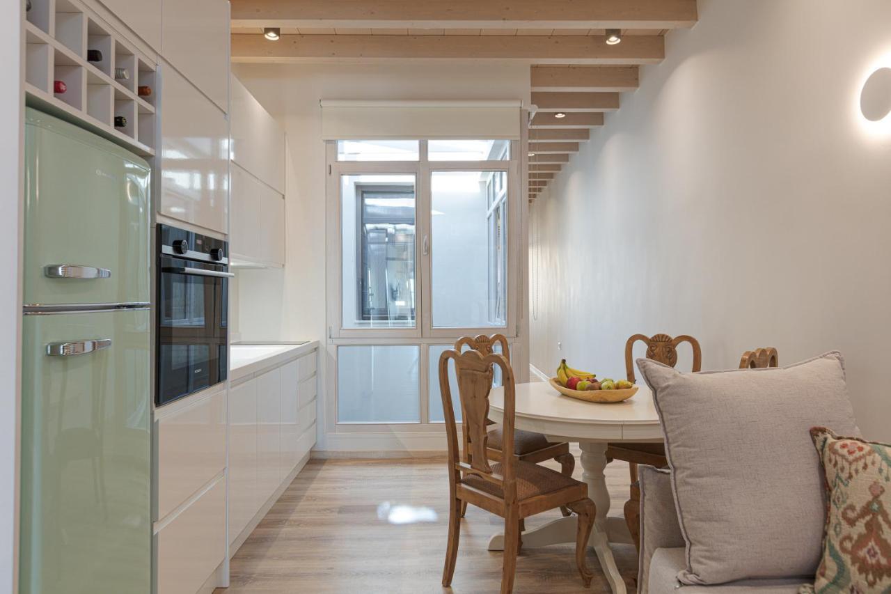 V77 Seafront Suites Rethymnon Exterior foto