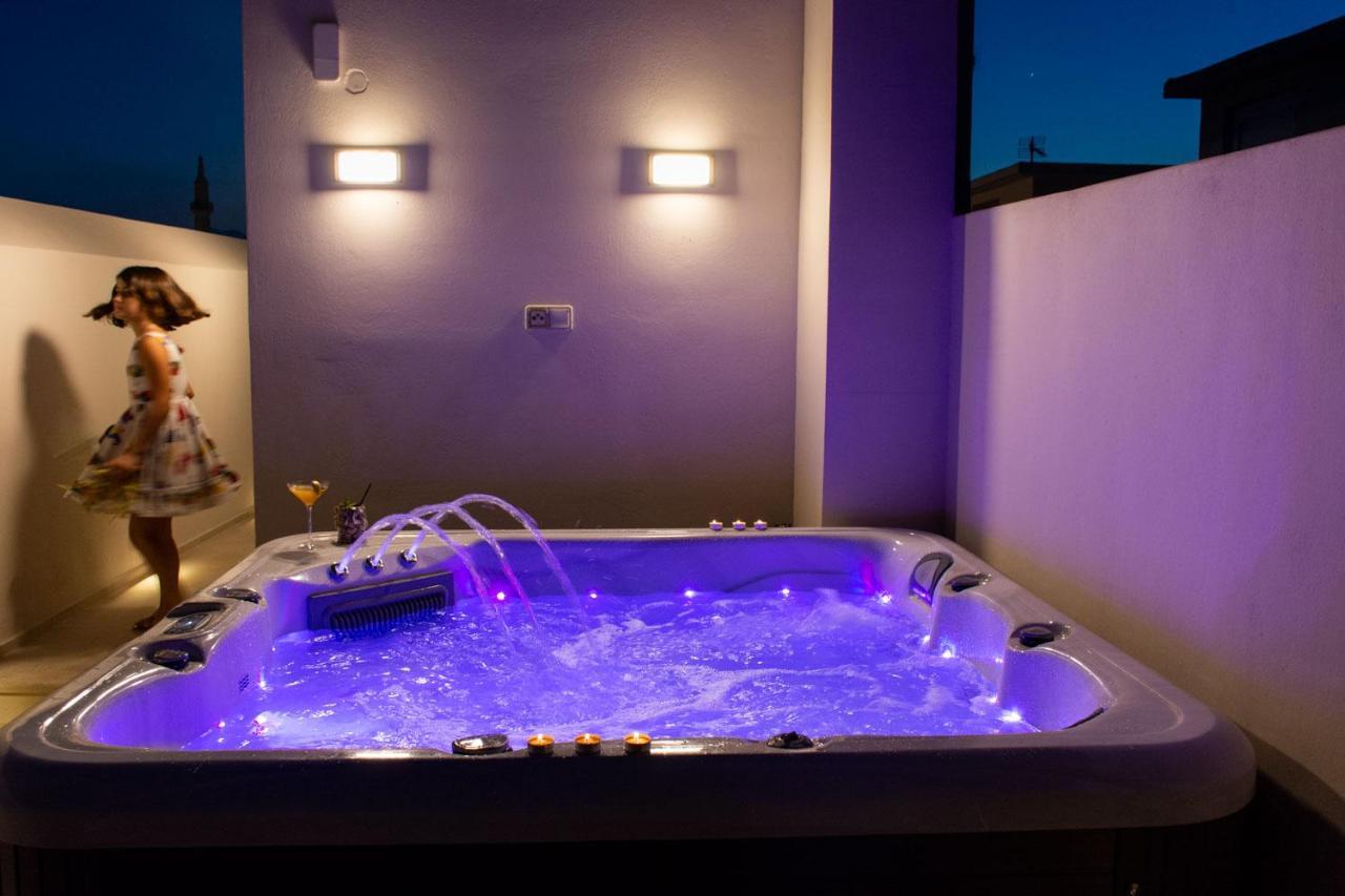 V77 Seafront Suites Rethymnon Exterior foto